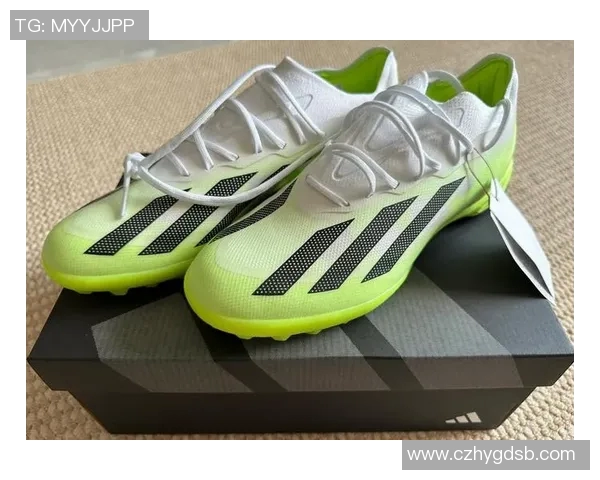 历代足球鞋3D技术的革新与球星穿搭历史解析 历代足球鞋3D技术的革新与球星穿搭历史解析