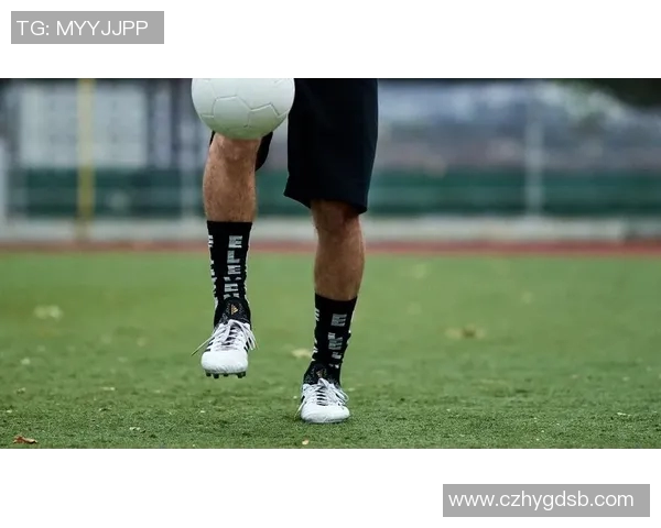 模仿足球明星奔跑姿势训练技巧提升速度与灵活性的方法